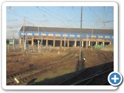 vorbei an den alten Lokschuppen an der Schinkelstraße, die nun abgerissen werden, geht es wieder in den Hauptbahnhof - obere Ebene