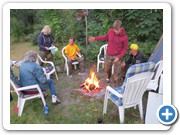 Familientreffen am Lagerfeuer. Da wußten wir noch nicht, dass dieser Spass bald auch Geschichte ist.